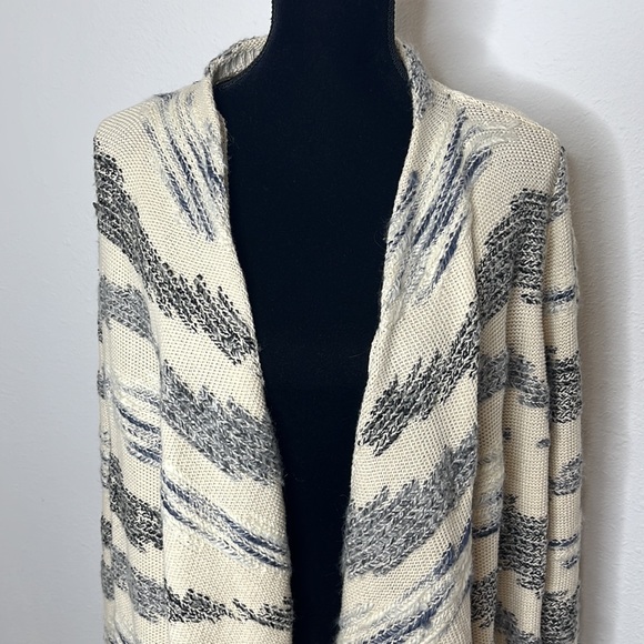 Lucky Brand cardigan sweater. Cream, gray,blue. Size Medium, Excellent Pre-loved - Picture 2 of 6